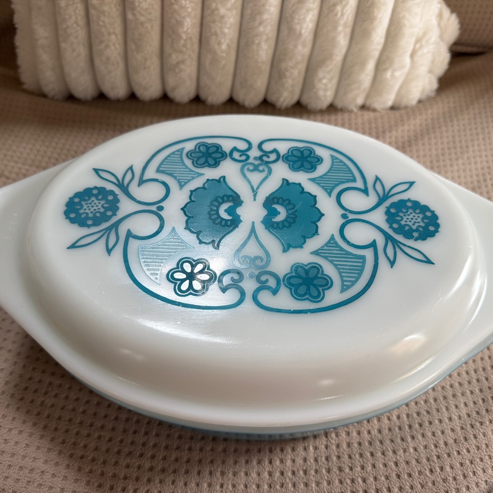 Vintage Pyrex 045 Horizon Blue Oval Covered Casserole Dish with Lid  2 1/2 Qt.